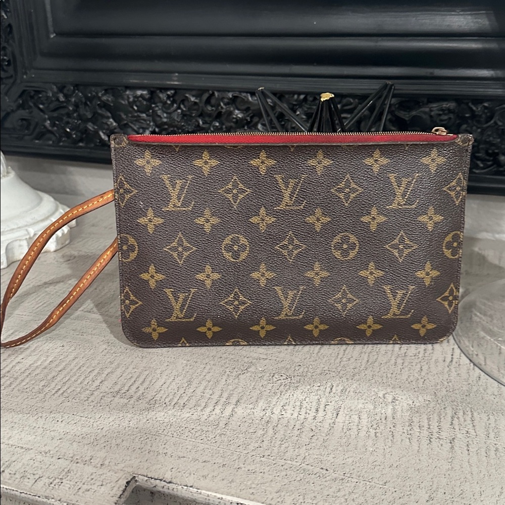 Louis Vuitton Monogram Pouch / Wristlet - Picture 3 of 7